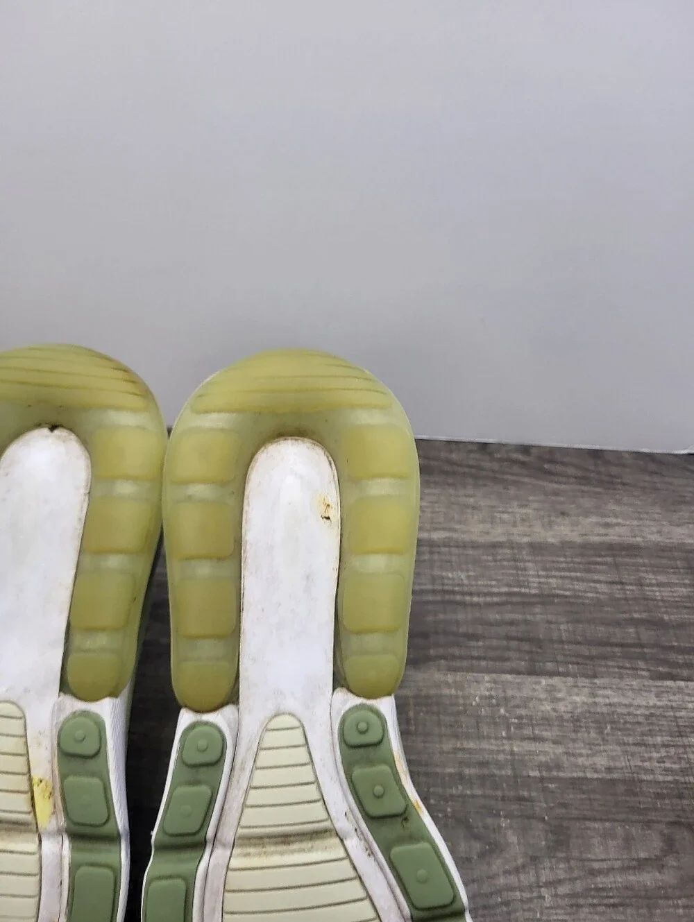 Nike Air Max 270 Sea Glass Oil Green Women's Size 7 Shoes Sneakers FN7101-020 - Picture 8 of 10